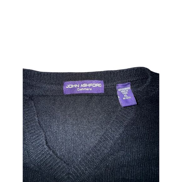 John Ashford Men's Black Cashmere V-Neck Sweater Size XL *Small Hole - Picture 4 of 4